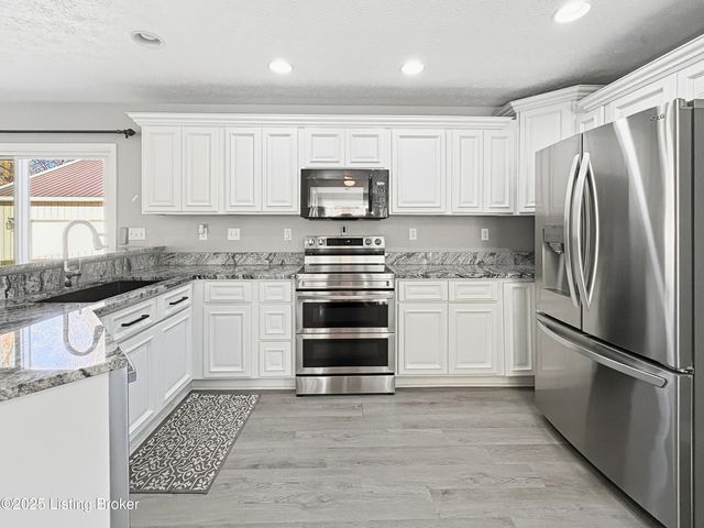 6703 N North Dr, Louisville, KY 40272