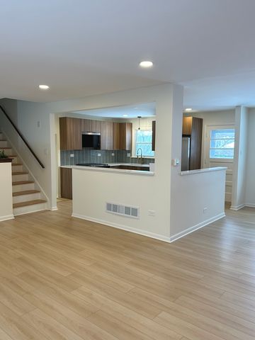 821 W Manor Court, Glenwood, IL 60425