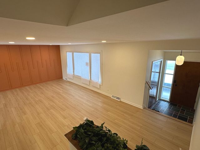 821 W Manor Court, Glenwood, IL 60425