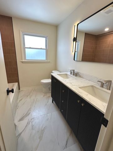 821 W Manor Court, Glenwood, IL 60425