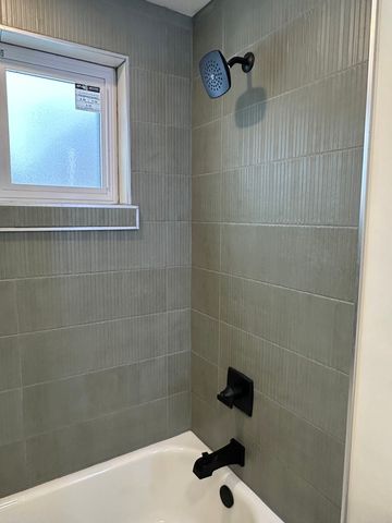 821 W Manor Court, Glenwood, IL 60425