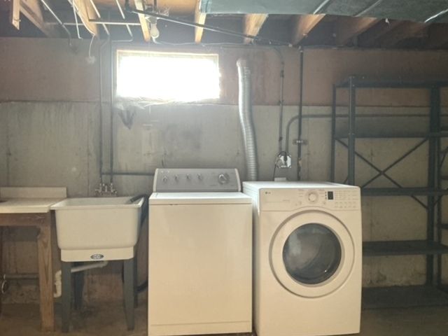 821 W Manor Court, Glenwood, IL 60425