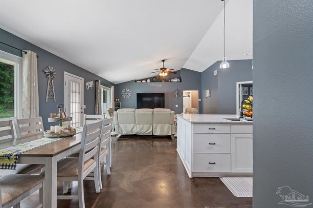 6879 Fort Deposit Dr, Pensacola, FL 32526