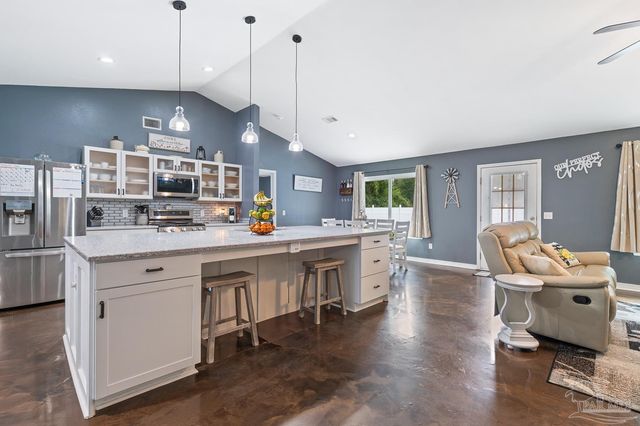6879 Fort Deposit Dr, Pensacola, FL 32526
