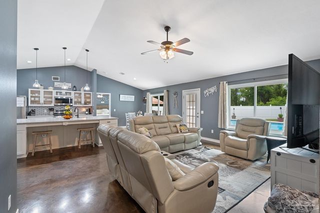 6879 Fort Deposit Dr, Pensacola, FL 32526