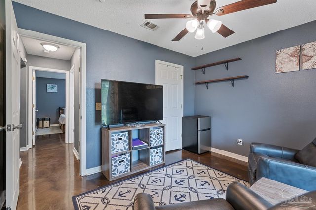 6879 Fort Deposit Dr, Pensacola, FL 32526