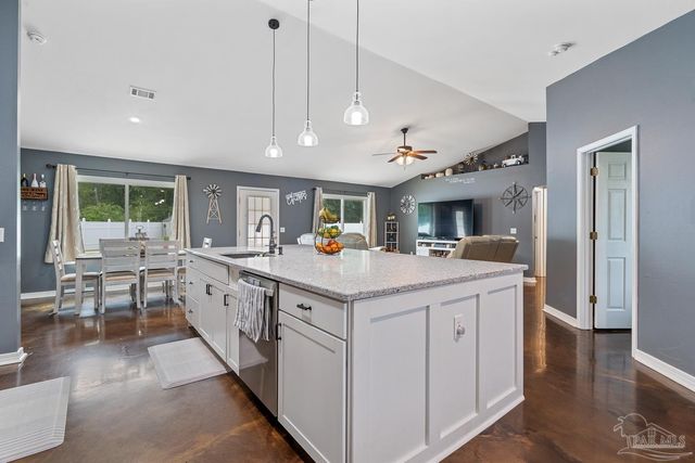 6879 Fort Deposit Dr, Pensacola, FL 32526