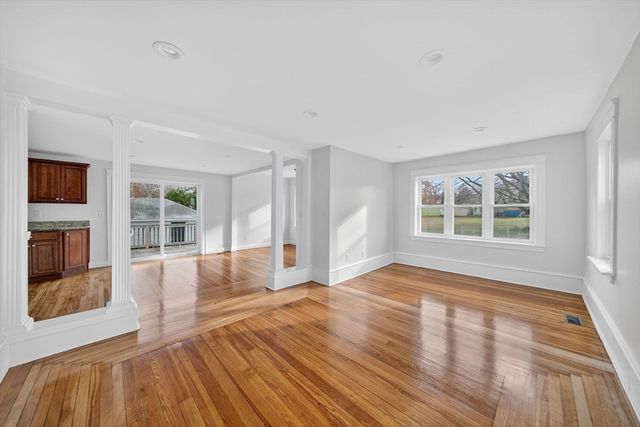 228 Dickinson St, Fall River, MA 02721