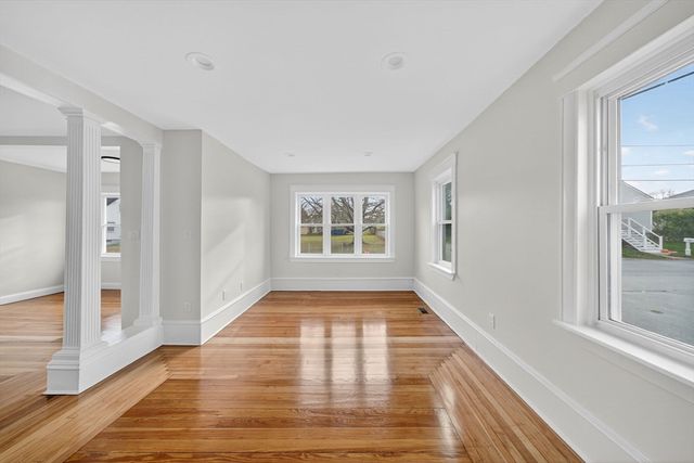 228 Dickinson St, Fall River, MA 02721