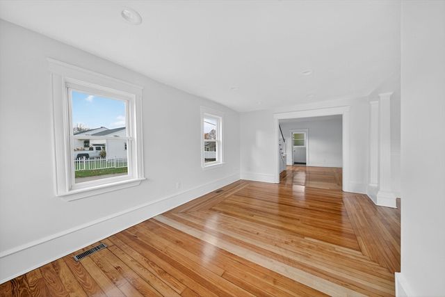 228 Dickinson St, Fall River, MA 02721