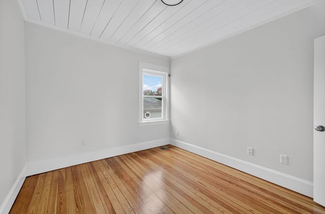 228 Dickinson St, Fall River, MA 02721