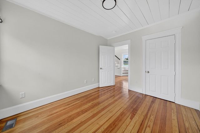 228 Dickinson St, Fall River, MA 02721