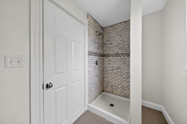 228 Dickinson St, Fall River, MA 02721