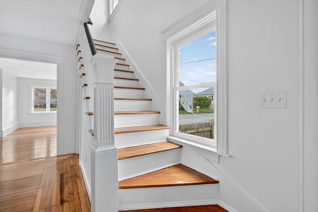 228 Dickinson St, Fall River, MA 02721