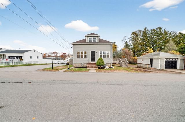 228 Dickinson St, Fall River, MA 02721