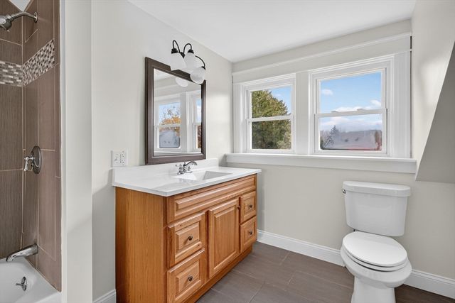 228 Dickinson St, Fall River, MA 02721