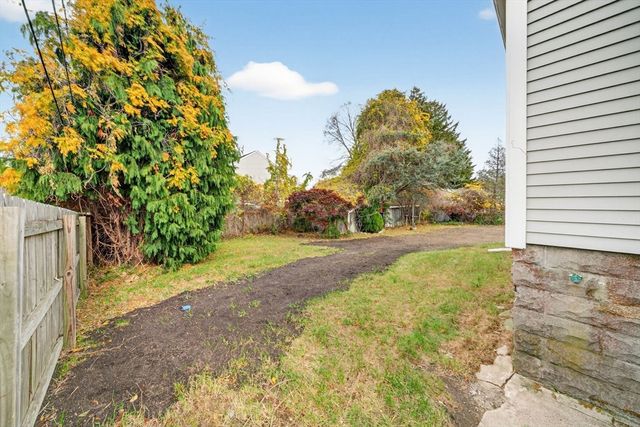 228 Dickinson St, Fall River, MA 02721