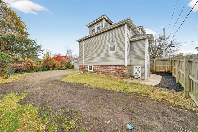 228 Dickinson St, Fall River, MA 02721