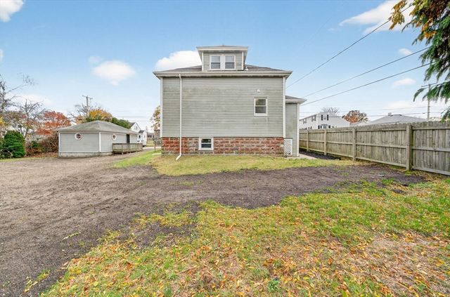 228 Dickinson St, Fall River, MA 02721
