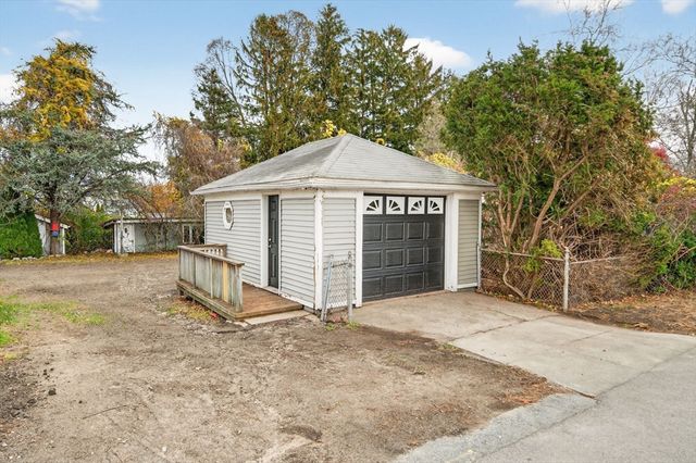228 Dickinson St, Fall River, MA 02721