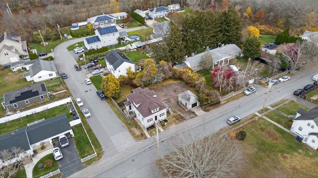 228 Dickinson St, Fall River, MA 02721