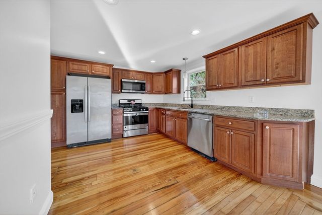 228 Dickinson St, Fall River, MA 02721