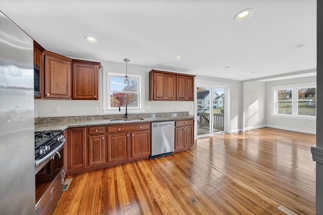 228 Dickinson St, Fall River, MA 02721