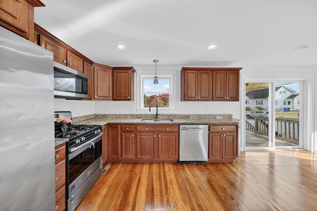 228 Dickinson St, Fall River, MA 02721