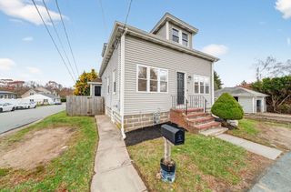 228 Dickinson St, Fall River, MA 02721