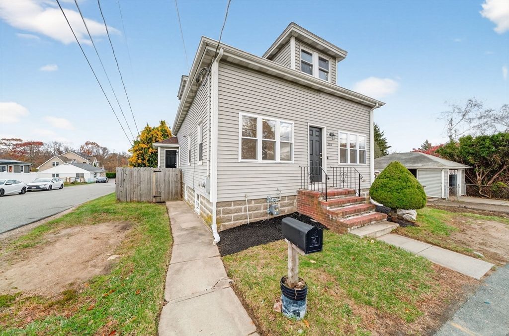228 Dickinson St, Fall River, MA 02721