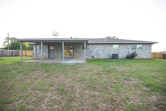 601 N Rosenstein Street, Bells, TX 75414