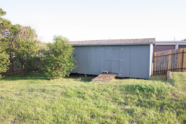601 N Rosenstein Street, Bells, TX 75414