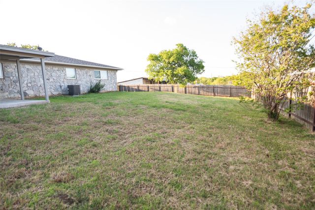 601 N Rosenstein Street, Bells, TX 75414