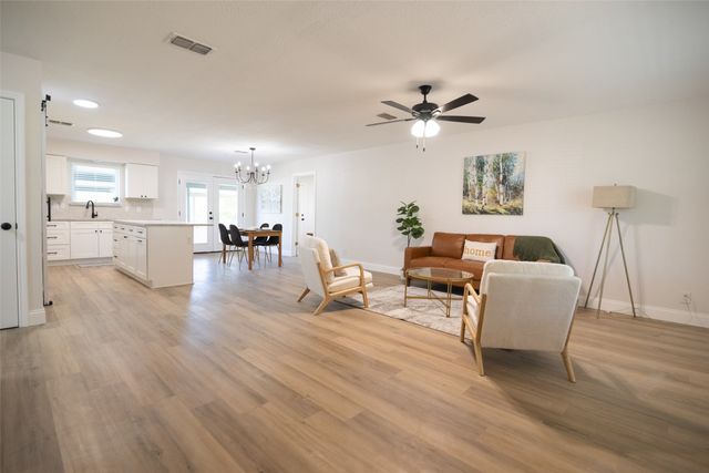 601 N Rosenstein Street, Bells, TX 75414
