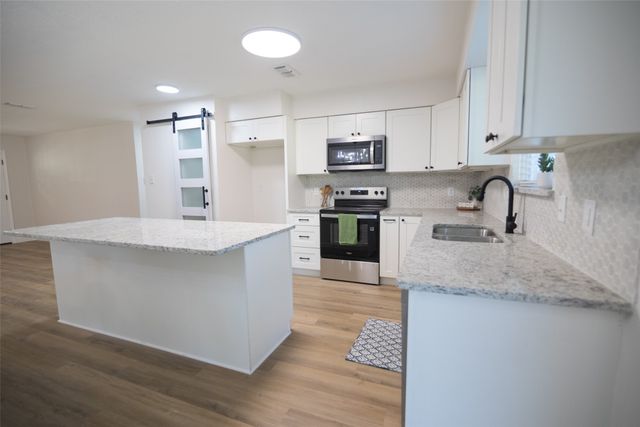 601 N Rosenstein Street, Bells, TX 75414