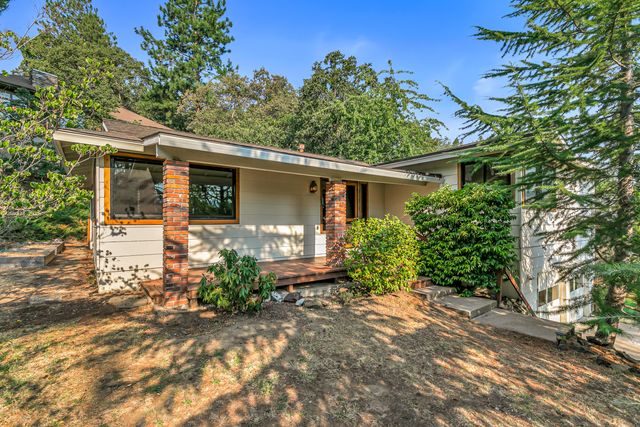 1015 Oneida Circle, Ashland, OR 97520