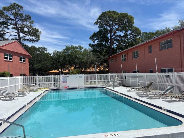 660 62ND AVENUE N 1204, St Petersburg, FL 33702