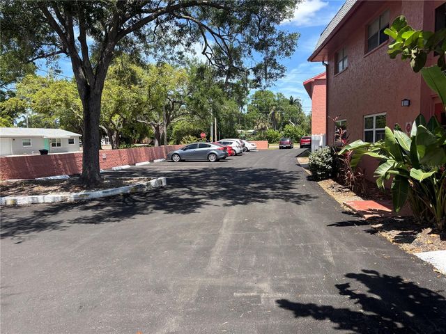 660 62ND AVENUE N 1204, St Petersburg, FL 33702