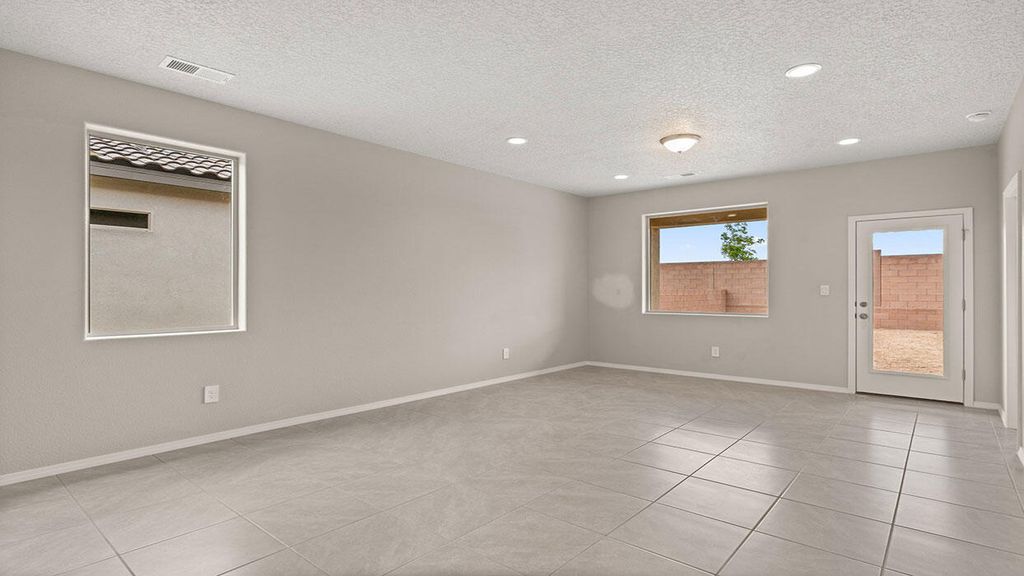 Image 10 of property listing at 2621 Eglisfield Loop NE, Rio Rancho, NM 87144