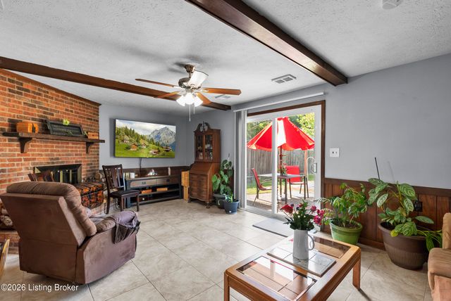 9208 Lethborough Dr, Louisville, KY 40299