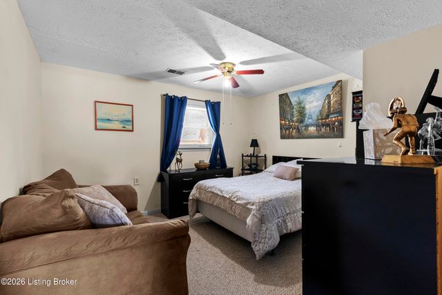 9208 Lethborough Dr, Louisville, KY 40299
