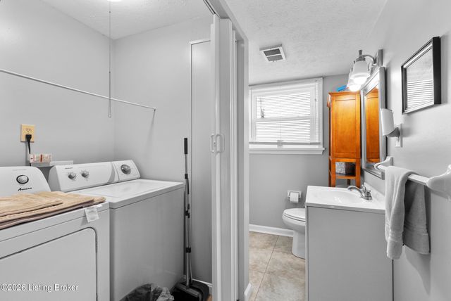9208 Lethborough Dr, Louisville, KY 40299