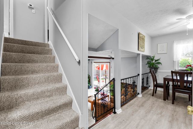 9208 Lethborough Dr, Louisville, KY 40299