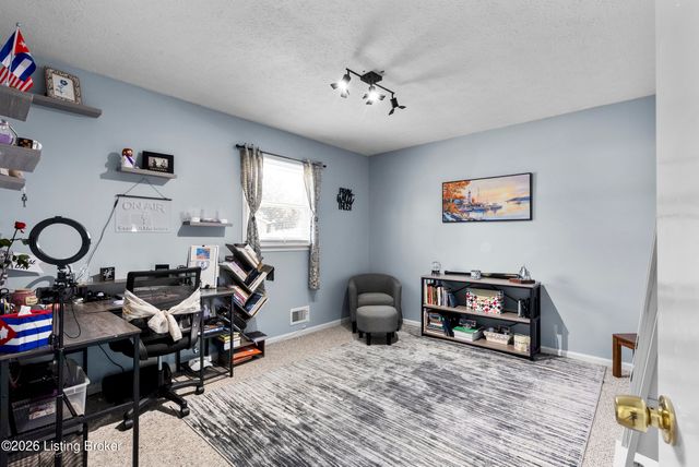9208 Lethborough Dr, Louisville, KY 40299