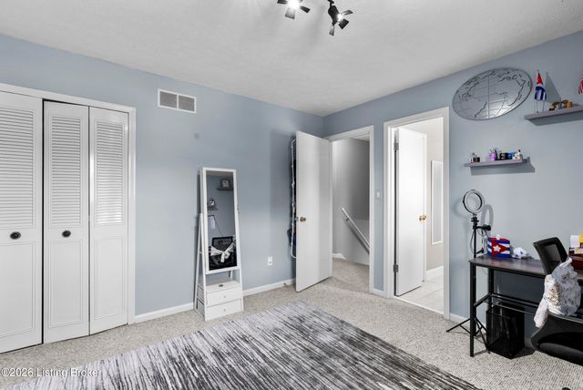 9208 Lethborough Dr, Louisville, KY 40299