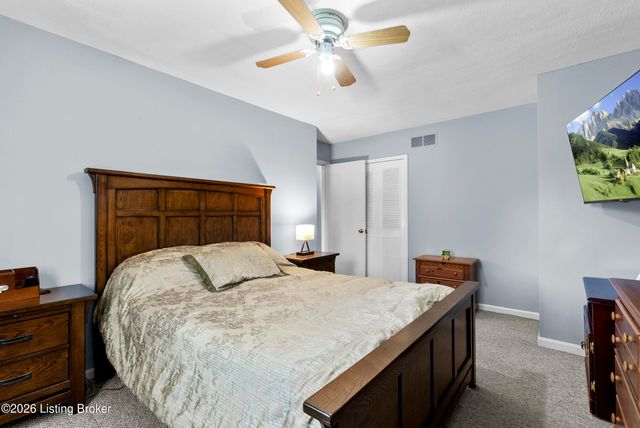 9208 Lethborough Dr, Louisville, KY 40299