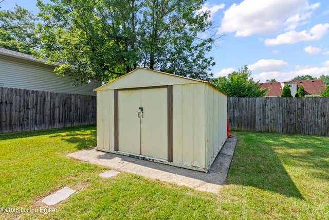 9208 Lethborough Dr, Louisville, KY 40299