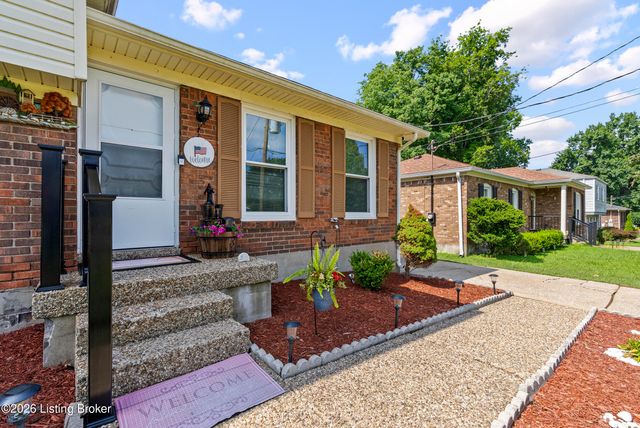 9208 Lethborough Dr, Louisville, KY 40299