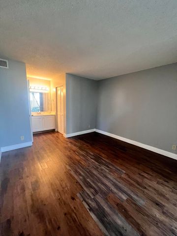 718 Executive Center Drive 111, West Palm Beach, FL 33401