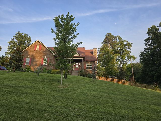 104 Yates Dr, Bon Aqua, TN 37025